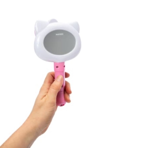 - Hello Kitty Cosmetic Set with light up mirror - Picture 3 of 5